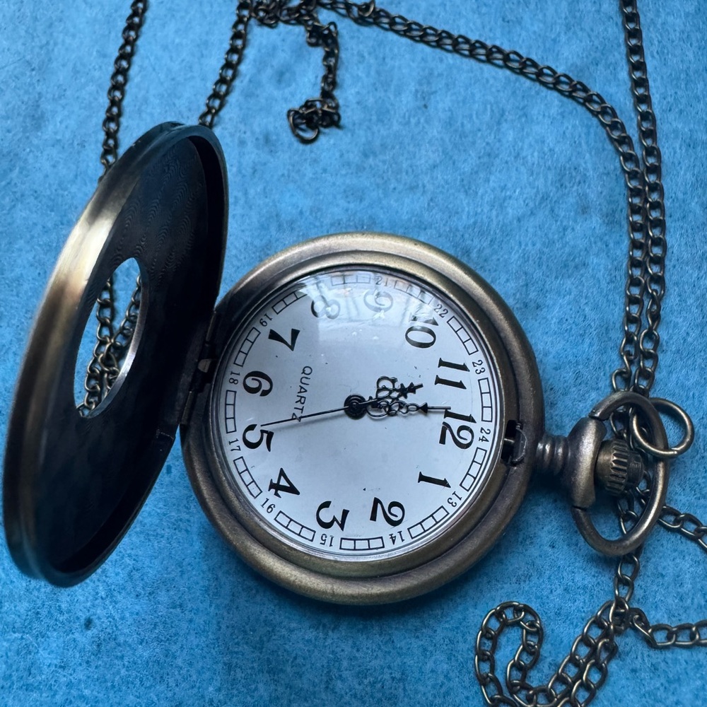 vintage Quartz Pocket Watch
Bronze Color